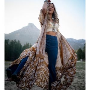 Beautiful Paisley Kimono NWOT